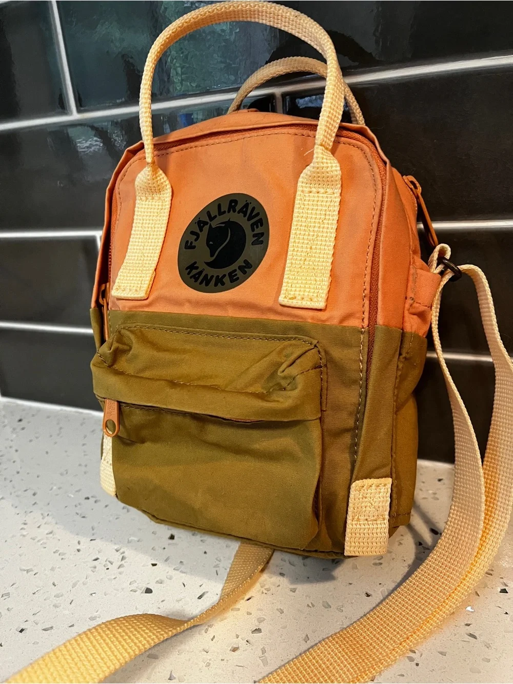 Fjällräven Kånken Mini Sling Crossbody Bag Peach & Olive